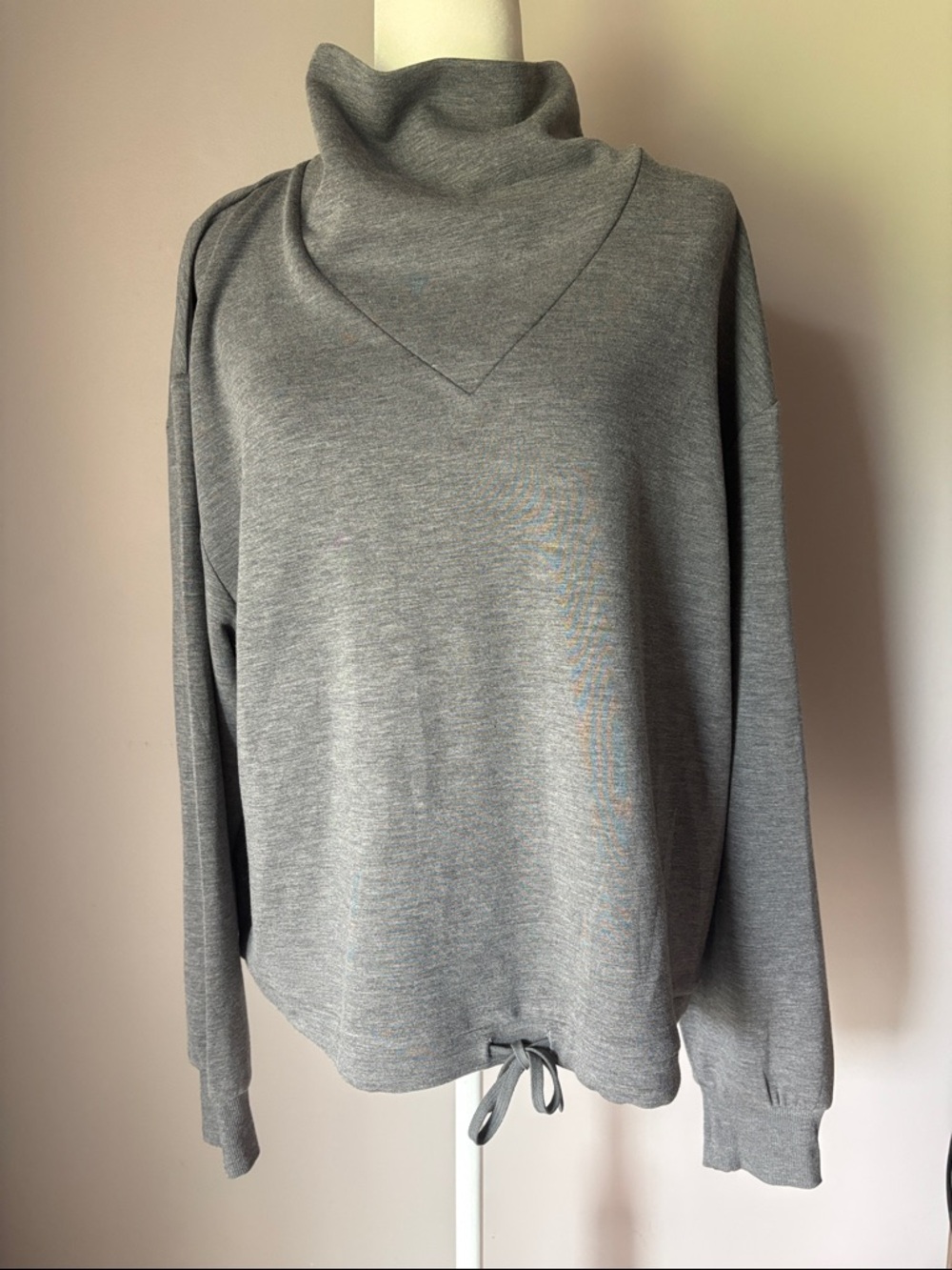 VARLEY Women’s Dark Grey Betsy Sweat Mockneck Pullover Sweatshirt Loungewear